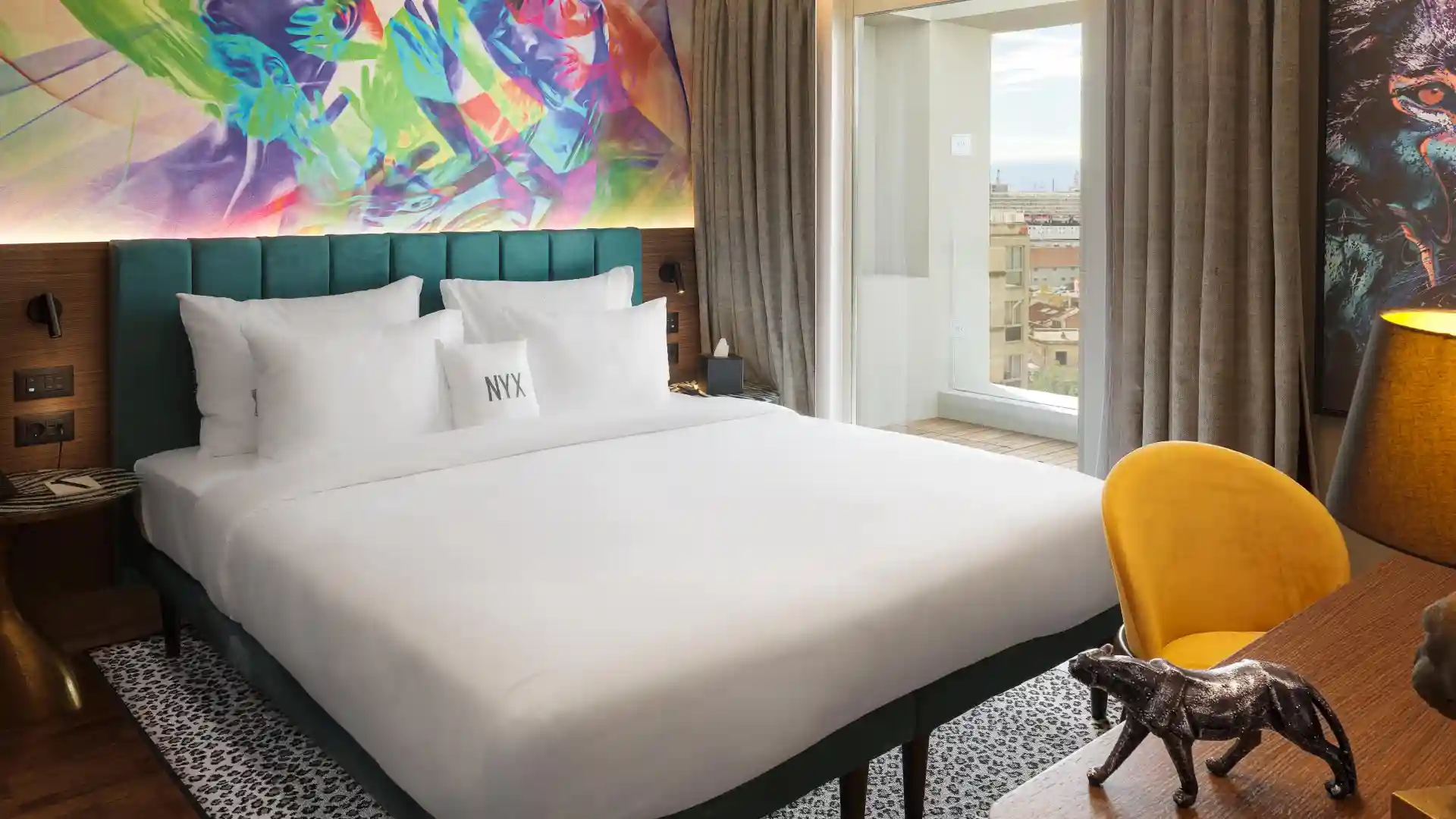 NYX Hotels - deluxeRoomWithBusinessLoungeAccess_01.webp